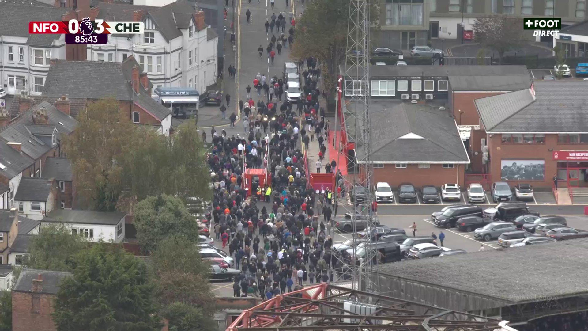 古斯托两黄, 吉乌替补出 古斯托两黄, 吉乌替补出